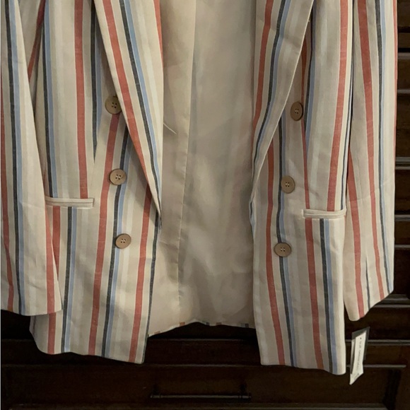 Women’s Blazer - Picture 6 of 6